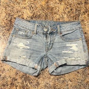 American Eagle low/mid rise jean shorts. Size 00. Great condition